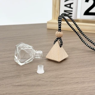 8ml Car Pendant Diamond Shaped Aromatherapy Bottle